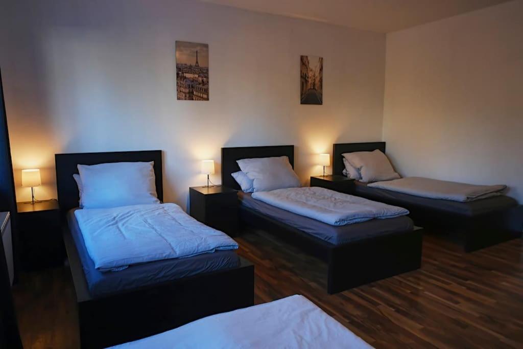 Schoene 4-Bettzimmer Wohnung In Celle Bagian luar foto